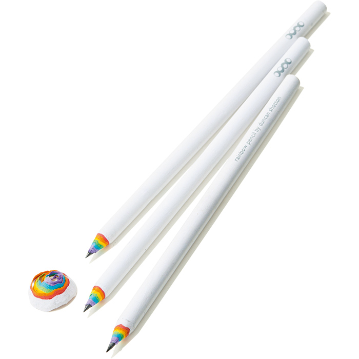 />削りかすが美しい“虹”になる鉛筆は、色つきのリサイクルペーパーを何層も重ねて作られた、地球にとても優しい文房具。Rainbow Pencils5本セット￥1,500（MoMAデザインストア☎03･5468･5801）” width=”700″ height=”490″ class=”” />
</div>
<p><br class=