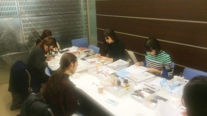 anan-editors-1946-3 | お試し期間は３日間。忙しい合間をぬって、選考委員のみなさんが入れ代わり立ち代わりいらっしゃいました。長い方は３時間かけて選び抜いてくださいました！　感謝感謝です。