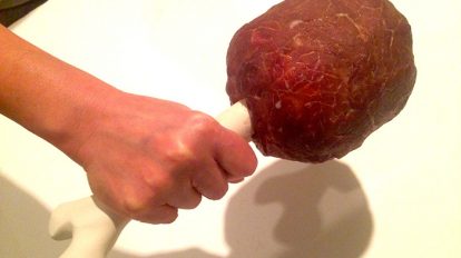 こちらが制作したマンガ肉。もちろん撮影後はスタッフ（僕）が美味しくいただきました。