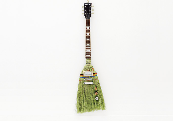 Gelchopのレッツd I Y Broom Guitar ホーキギター Gelchop マガジンワールド