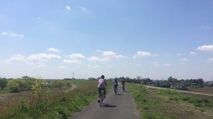 まさにサイクリング日和な撮影日。ん〜風が気持ちいい。