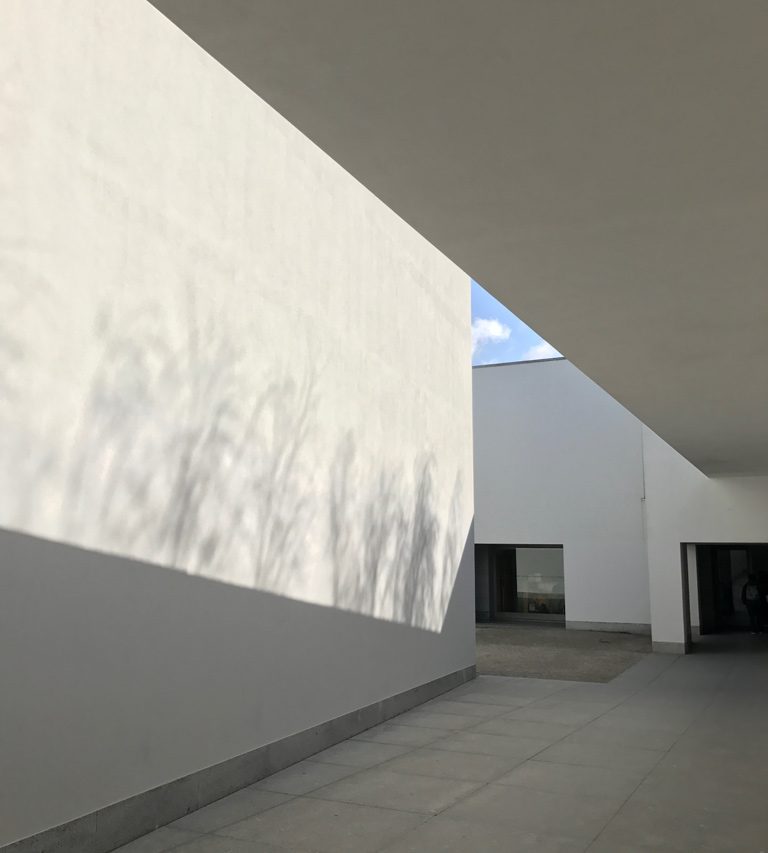 セラルヴェス現代美術館。