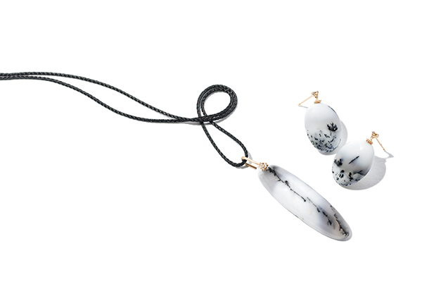 AISON RUBUS. snowball necklace & pierce