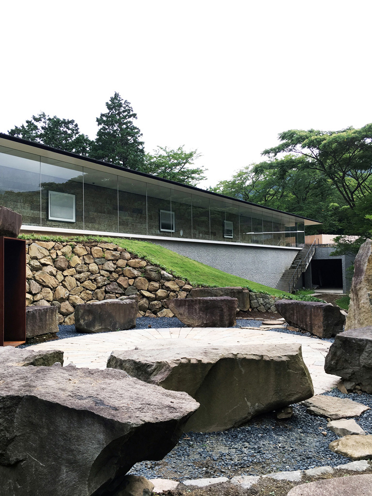 各時代の建築様式を取り入れてこの10月に完成した〈江之浦測候所〉は日本建築史を通観できる施設。