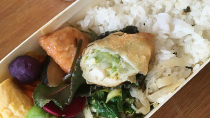 anan 2100号：COVER STORY | この日のランチはchiobenさんのお弁当＆スープ。スタッフみんなしっかり腹ごしらえして、午後の撮影も頑張れました！